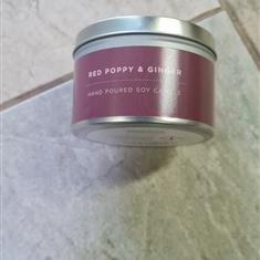 Red poppy and ginger candle 